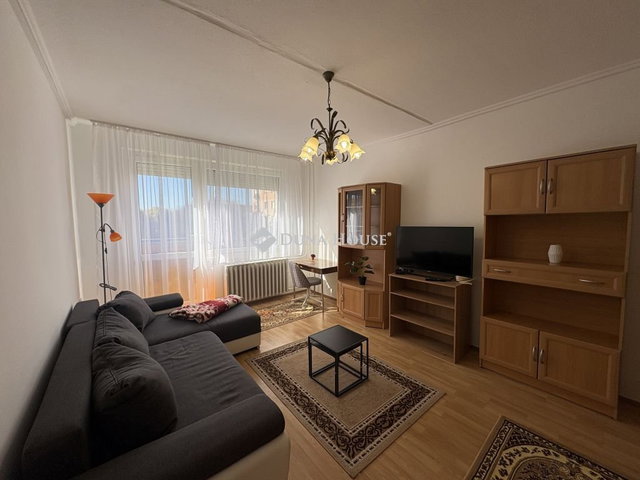 Kiadó panellakás, albérlet, Győrött, Ikva utcában, 2 szobás