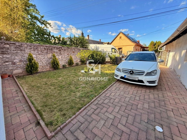 Eladó családi ház, Csopakon 116.99 M Ft, 2 szobás