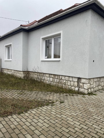 Eladó családi ház, Esztergomban 119 M Ft, 4 szobás