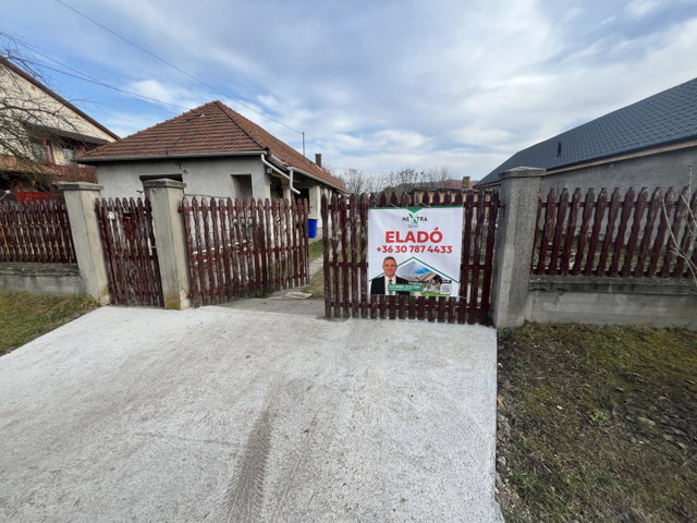 Eladó családi ház, Sajószentpéteren 21.2 M Ft, 3 szobás