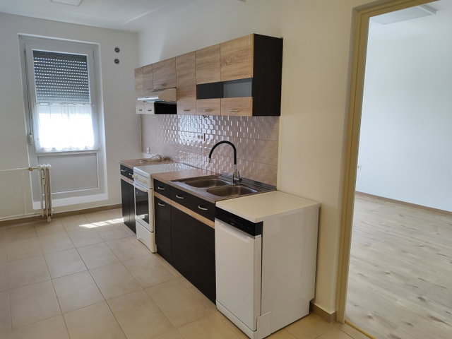 Eladó panellakás, Szekszárdon, Alisca utcában 30.5 M Ft