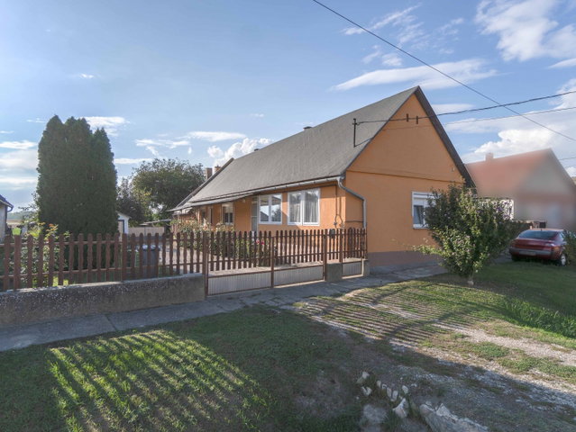 Eladó családi ház, Faddon 39.9 M Ft, 3 szobás