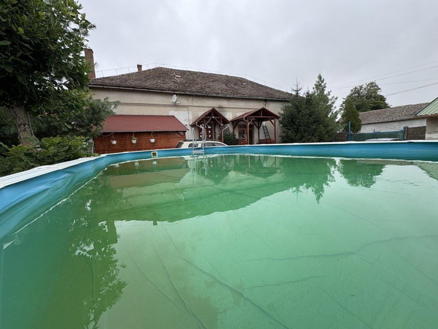 Eladó családi ház, Földeákon, Béke utcában 45 M Ft, 7 szobás
