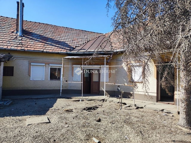 Eladó családi ház, Soltvadkerten 28 M Ft, 8 szobás