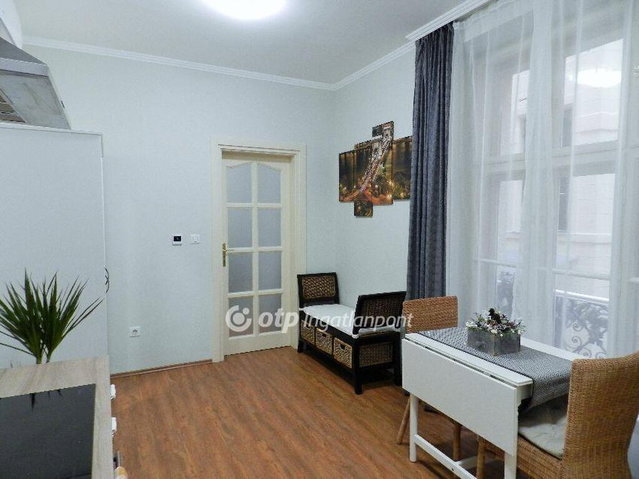 Eladó téglalakás, Budapesten, V. kerületben 112 M Ft, 2 szobás