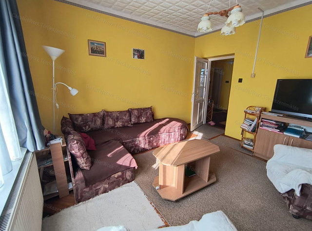 Eladó családi ház, Törökszentmiklóson 19.5 M Ft, 2+1 szobás