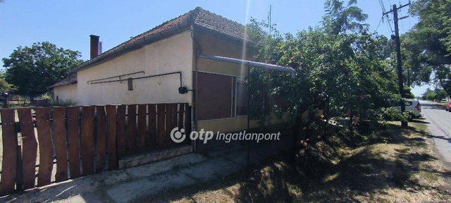 Eladó családi ház, Bélmegyeren 7.5 M Ft, 2 szobás