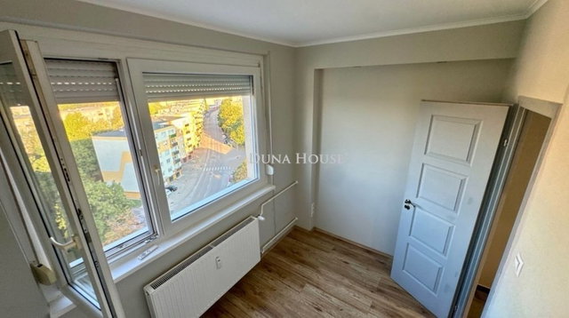 Eladó panellakás, Ajkán 30 M Ft, 2 szobás / költözzbe.hu