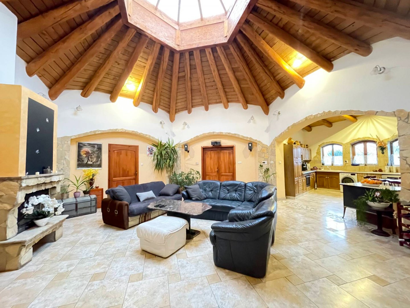 7 bed · 245m² · 186.000.000 ft