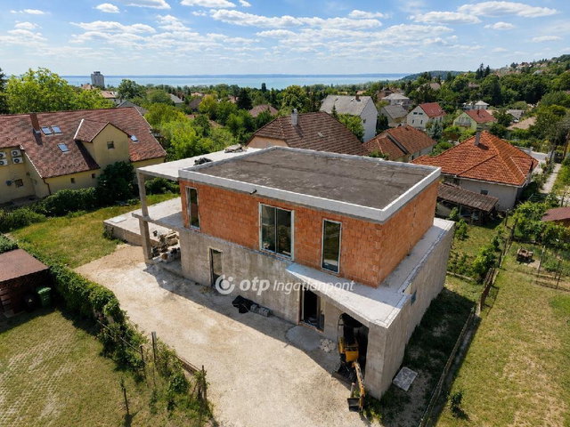 Eladó családi ház, Balatonalmádiban 239 M Ft, 5 szobás