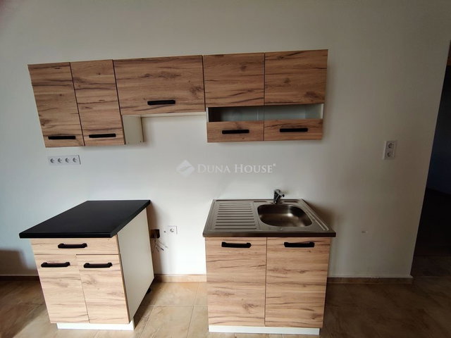 Kiadó családi ház, albérlet, Monoron 260 E Ft / hó, 3 szobás