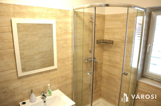 Eladó hotel, Siófokon 182 M Ft, 12 szobás / költözzbe.hu