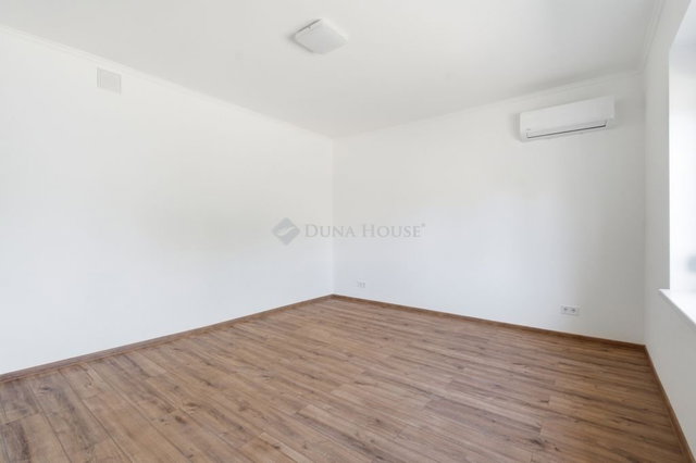 Eladó családi ház, Tatabányán 33.3 M Ft, 1 szobás