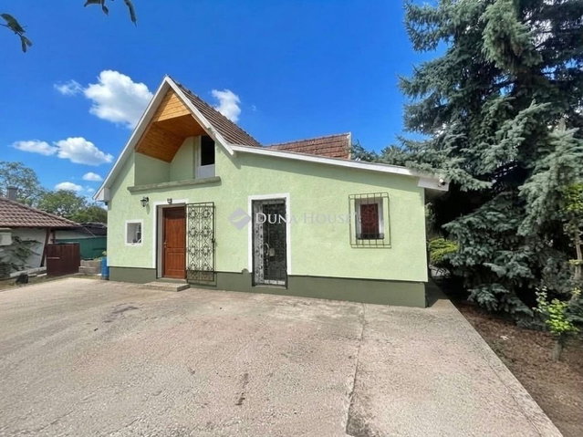 Eladó családi ház, Vácon 44.9 M Ft, 2 szobás