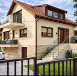 Eladó családi ház, Szentendrén 139.9 M Ft, 6 szobás