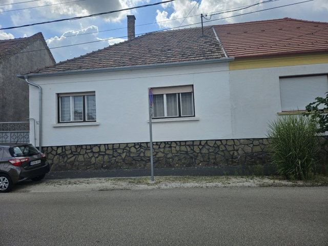 Eladó ikerház, Pápán 44.9 M Ft, 2+1 szobás