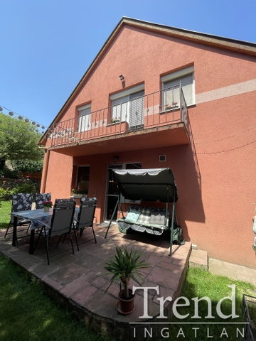 Eladó családi ház, Dunaújvárosban 98 M Ft, 5 szobás