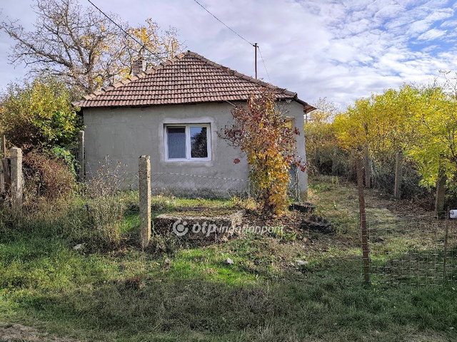 Eladó családi ház, Sárazsadányon 15.9 M Ft, 2 szobás