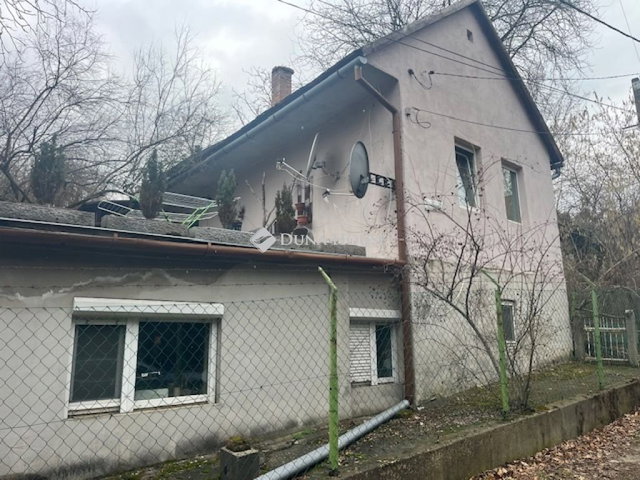 Eladó családi ház, Pécsett, Gödör utcában 61.5 M Ft, 3 szobás