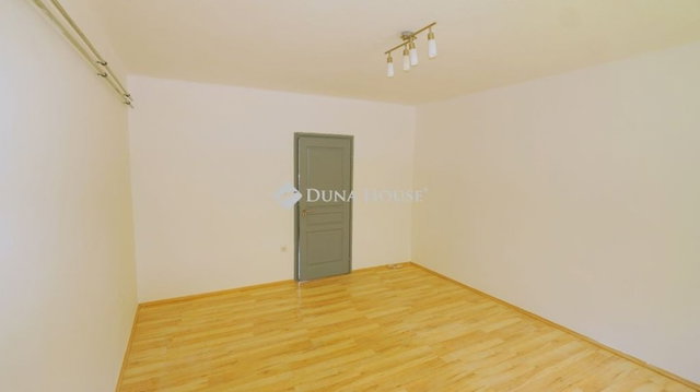 Eladó téglalakás, Zalaegerszegen 39.99 M Ft, 2 szobás