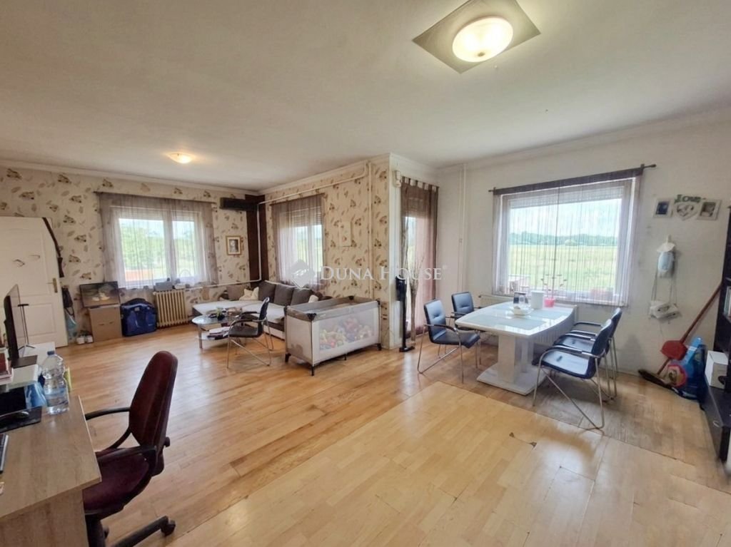7 bed · 200m² · 135.000.000 ft