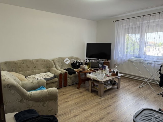 Eladó családi ház, Komáromban 85 M Ft, 3 szobás