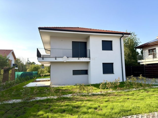 Eladó téglalakás, Balatonfüreden 142.9 M Ft, 3 szobás
