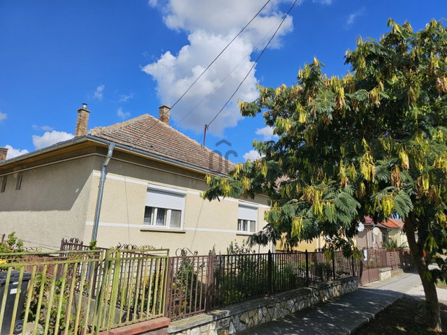 Eladó családi ház, Öreglakon 48.9 M Ft, 5 szobás