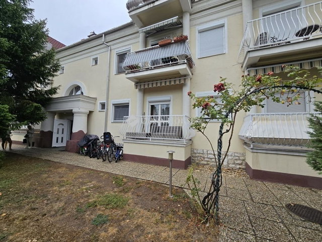 Eladó téglalakás, Balatonfüreden 74.9 M Ft, 2 szobás