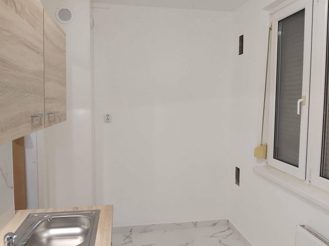 Kiadó panellakás, albérlet, Szegeden, Tápai utcában, 2 szobás