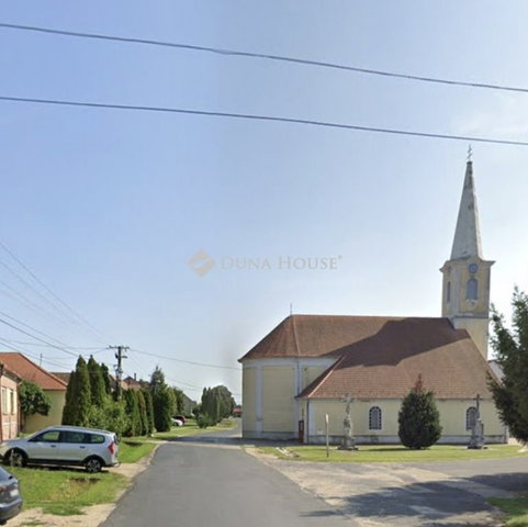 Eladó családi ház, Szárföldön 70 M Ft, 4 szobás