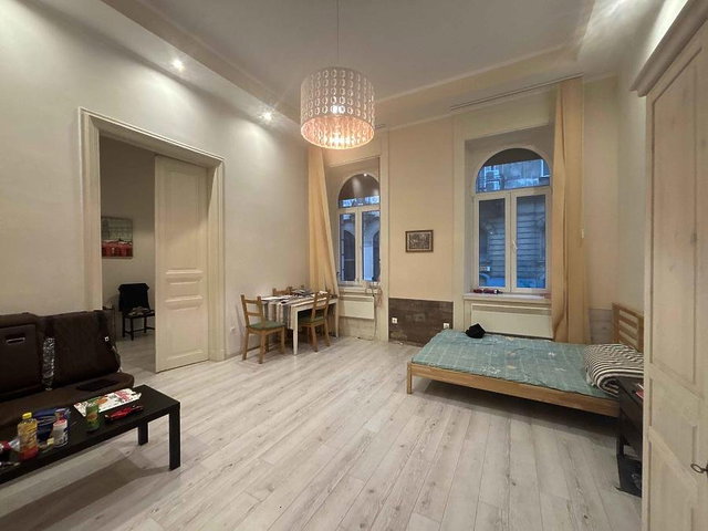 Eladó téglalakás, Budapesten, VI. kerületben, Eötvös utcában