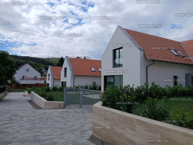 Eladó családi ház, Nagykovácsiban 255 M Ft, 6 szobás