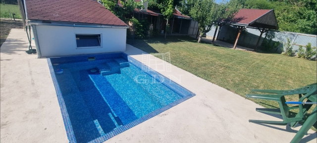 Eladó nyaraló, Székesfehérvárott 19.99 M Ft, 1 szobás