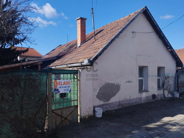 Eladó családi ház, Dunakeszin 60 M Ft, 2 szobás