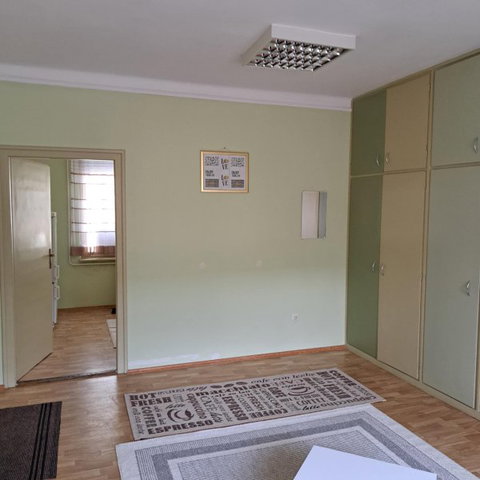 Eladó iroda, Szolnokon, Ady Endre úton 13.6 M Ft, 2 szobás
