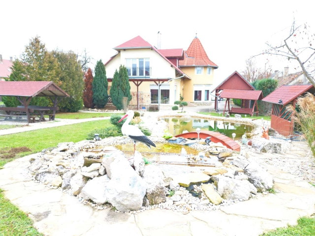 Eladó családi ház, Felsőpáhokon 130 M Ft, 6 szobás