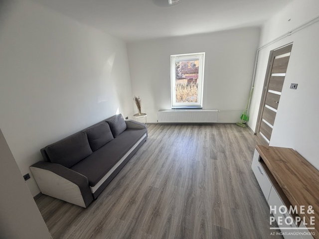 Eladó téglalakás, Szegeden 73 M Ft, 2 szobás