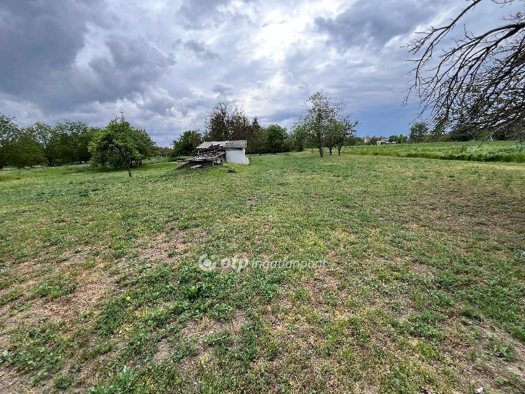 3333m² · 23.500.000 ft