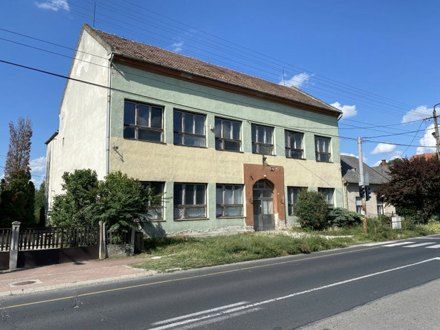 Eladó családi ház, Komáromban 85 M Ft, 6 szobás