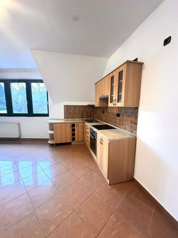 Eladó téglalakás, Veszprémben 90 M Ft, 4 szobás