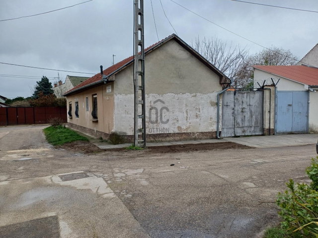 Eladó családi ház, Kecskeméten 7.5 M Ft, 1 szobás