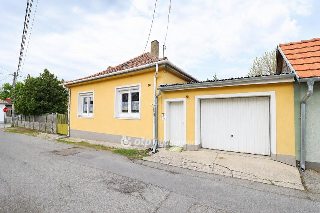 Eladó családi ház, Ráckevén 70 M Ft, 4 szobás