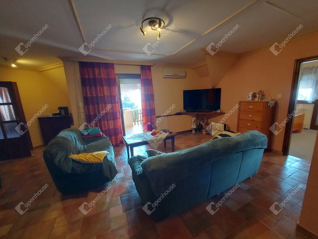 Eladó családi ház, Révfülöpön 160 M Ft, 8 szobás