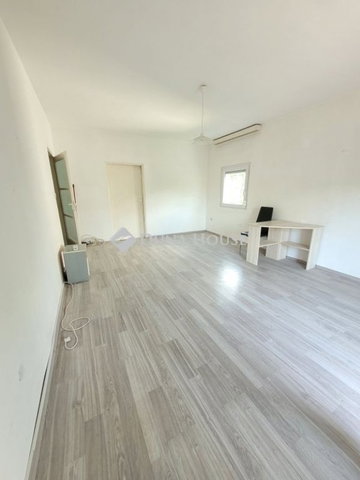 Eladó panellakás, Pécsett 50 M Ft, 2 szobás