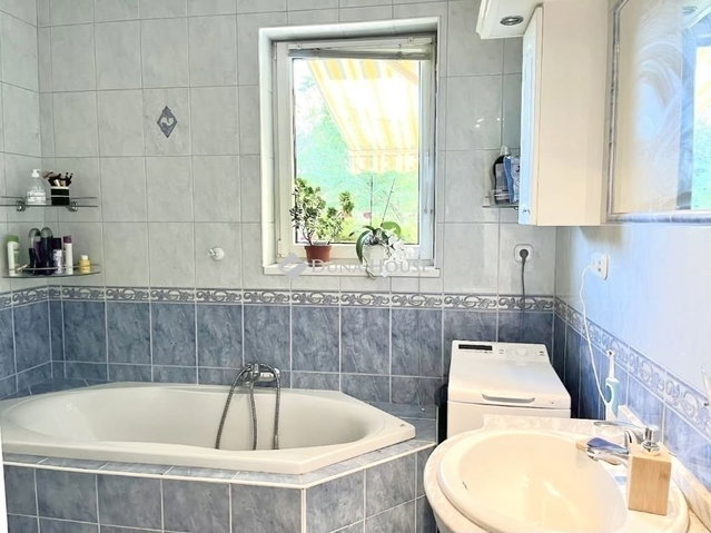 Eladó családi ház, Szigetszentmiklóson 99.8 M Ft, 3 szobás