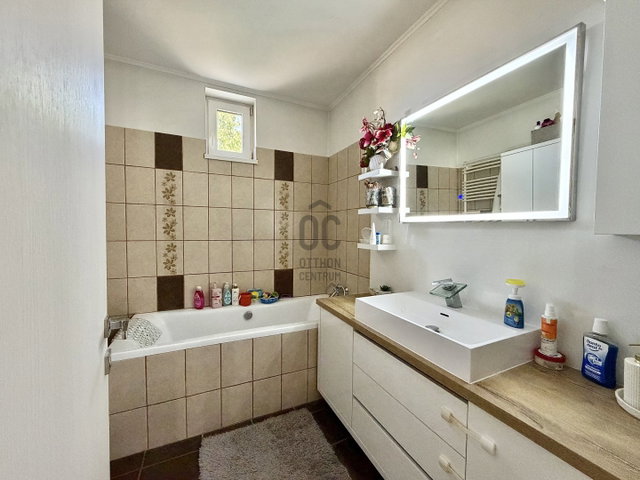Eladó családi ház, Mosonszolnokon 94.9 M Ft, 3 szobás