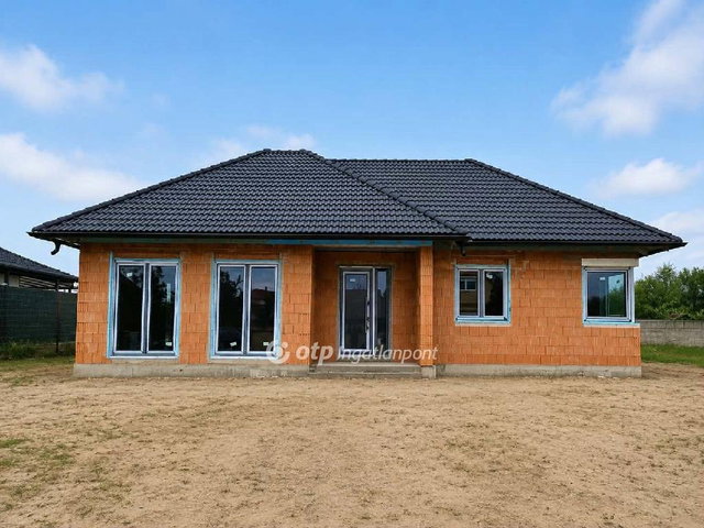 Eladó családi ház, Kiskunhalason 65 M Ft, 3 szobás