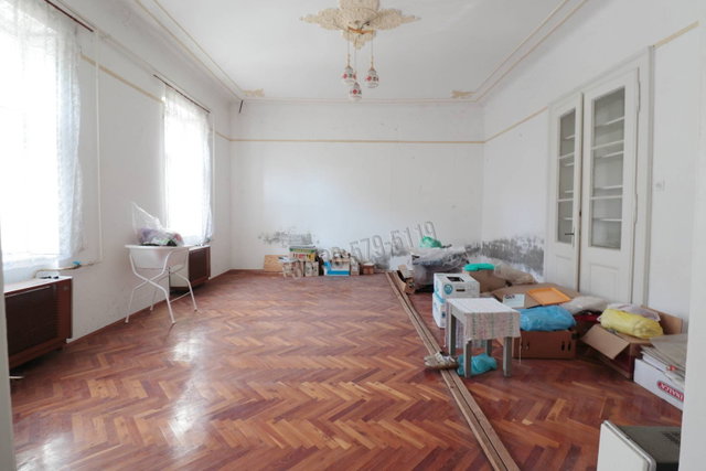 Eladó családi ház, Orosházán 11 M Ft, 2 szobás