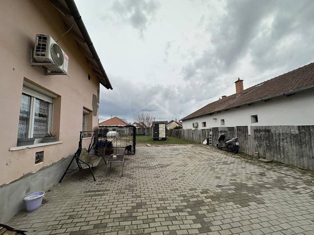 Eladó családi ház, Gödöllőn 109 M Ft, 5 szobás